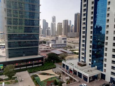 KS - VACANT - BALCONY - UNFURNISHED