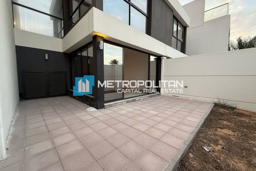 Single Row 3BR | Vacant | Private Garden | Parking Single Row 3BR | Vacant | Private Garden | Parking