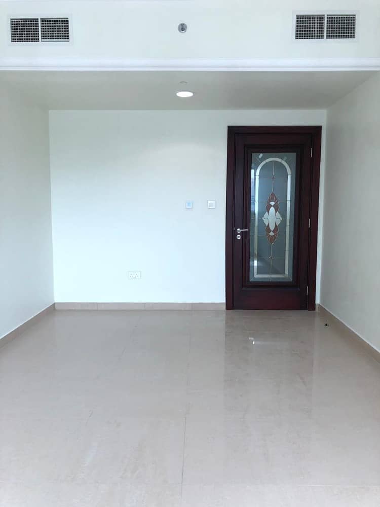 شقة في آل نهيان 2 غرف 75000 درهم - 4128959