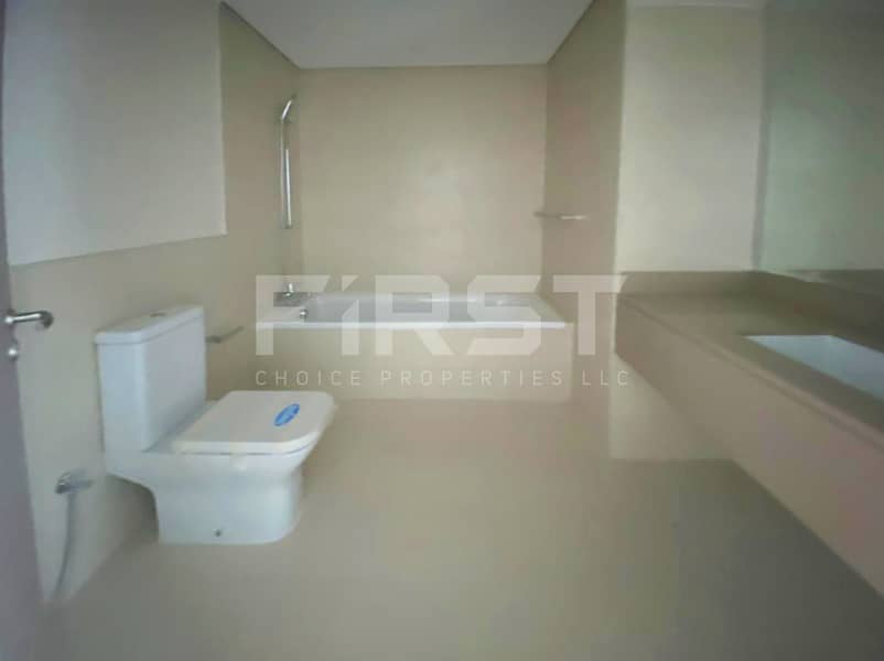 8 Internal Photos of 3 Bedroom Partment in Water s Edge Yas Island Abu Dhabi UAE (10). jpg