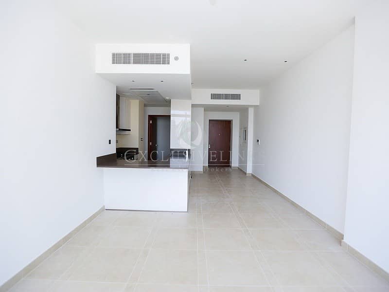 Modern 2 bedroom with lovely Marina views Modern 2 bedroom with lovely Marina views