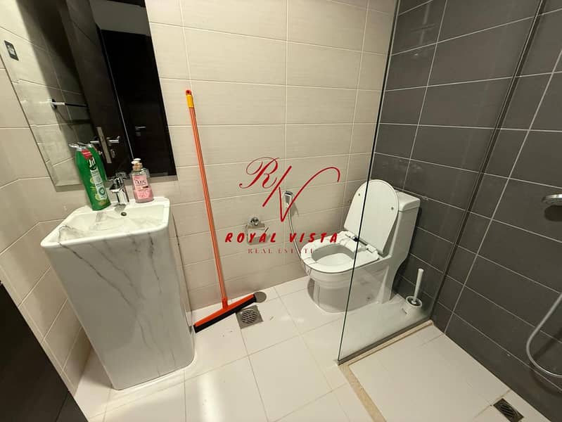 10 07981d06-21a9-46bd-9456-de64563d5ba3. jpeg