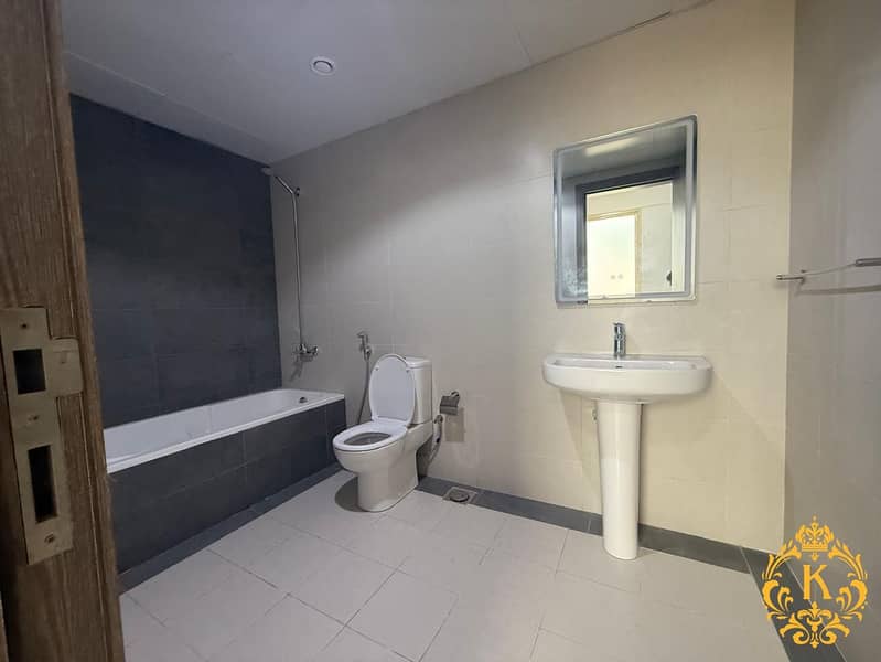 12 b66a9279-db07-4ea7-be4d-613d4a7573a0. jpg