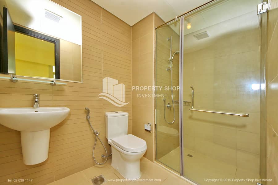 11 3-bedroom-apartment-abu-dhabi-al-reem-island-marina-square-tala-tower-bathroom. JPG