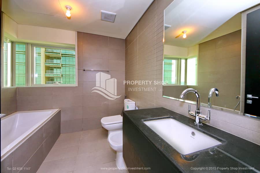13 3-bedroom-apartment-abu-dhabi-al-reem-island-marina-square-tala-tower-master-bathroom. JPG