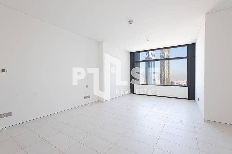 Spacious 1BR | Stunning DIFC and Sea View