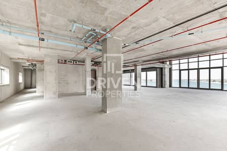 3 Bedroom Flat for Sale in Palm Jumeirah, Dubai - Shell and Core and Spacious Apt | Sea View