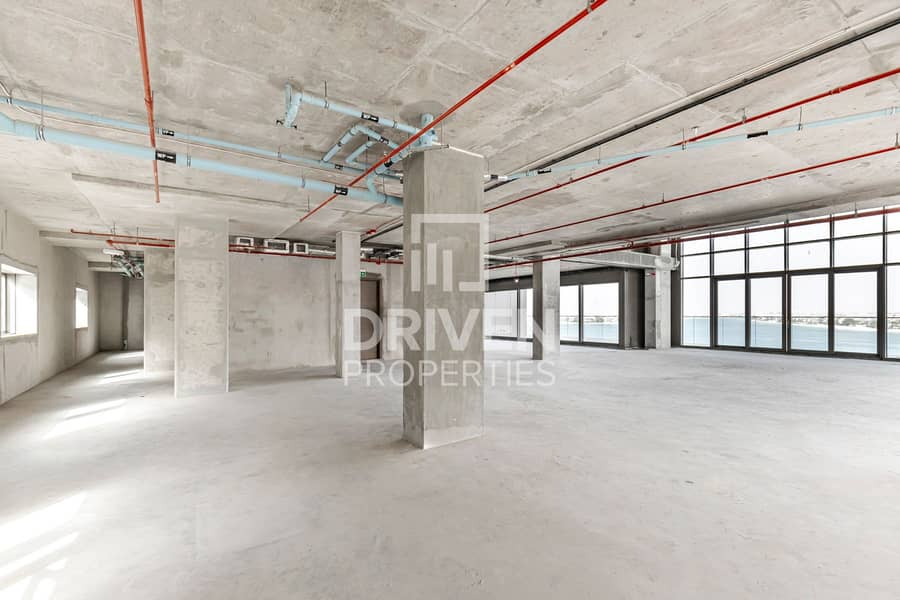 Shell and Core and Spacious Apt | Sea View