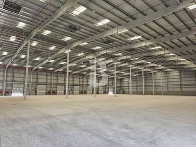 Warehouse for Rent in Al Dhafrah, Abu Dhabi - Graded New A Warehouse | Dock Level loading