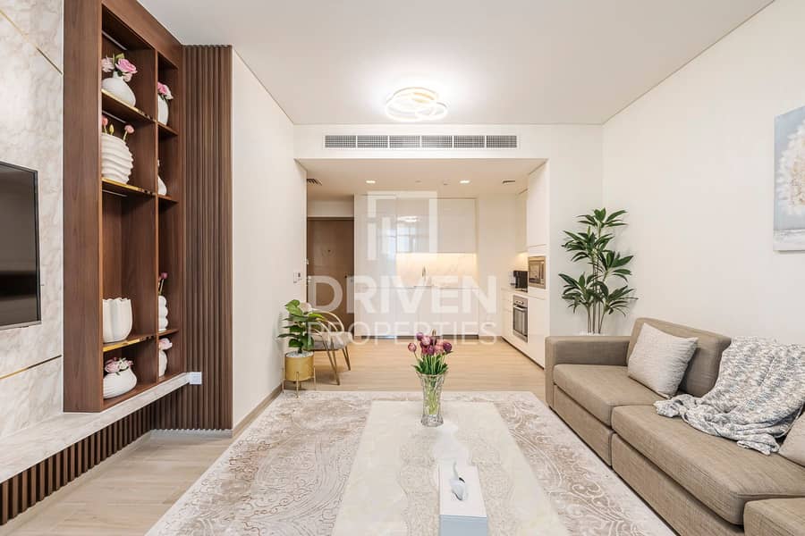 Spacious and Bright Apt | Ready to Move in