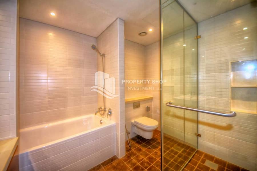 10 2087097-12771-Bathroom. jpg