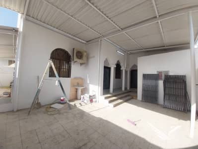 spacious!4bedroom villa hall maid room inside ac inside parking central gas al Qadsiya sharjah