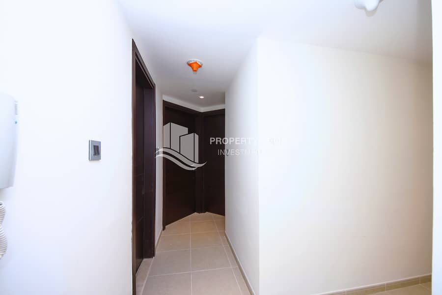 7 2-bedroom-apartment-al-reem-island-shams-abu-dhabi-mangrove-place-corridor. JPG
