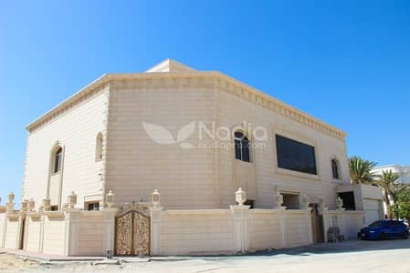 Beautiful 8BR + Maid's Villa with Sea View and Open Roof Beautiful 8BR + Maid's Villa with Sea View and Open Roof