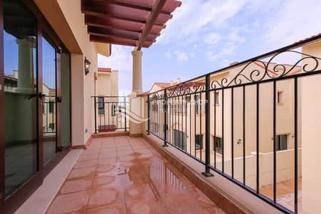 阿尔马塔尔， 阿布扎比 3 卧室联排别墅待售 - 3-bedroom-pentaplex-townhouse-abu-dhabi-bloom-gardens-balcony-1. JPG