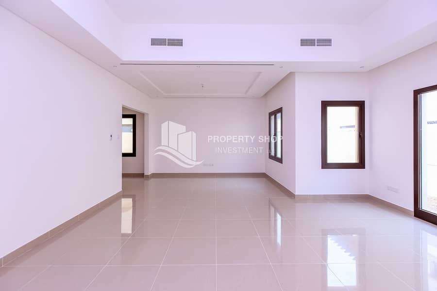 3 3-bedroom-pentaplex-townhouse-abu-dhabi-bloom-gardens-dining-area. JPG