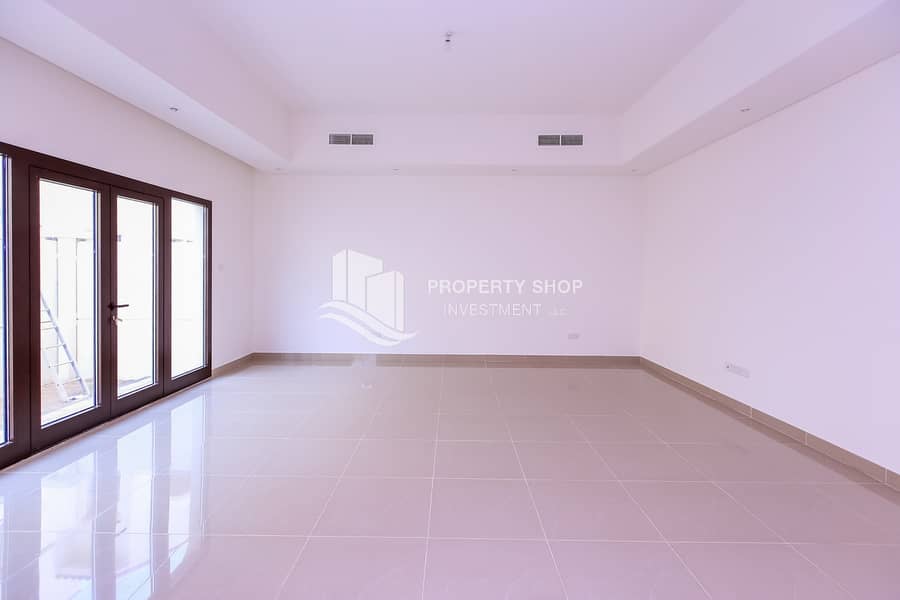 6 3-bedroom-pentaplex-townhouse-abu-dhabi-bloom-gardens-living-area-01. JPG