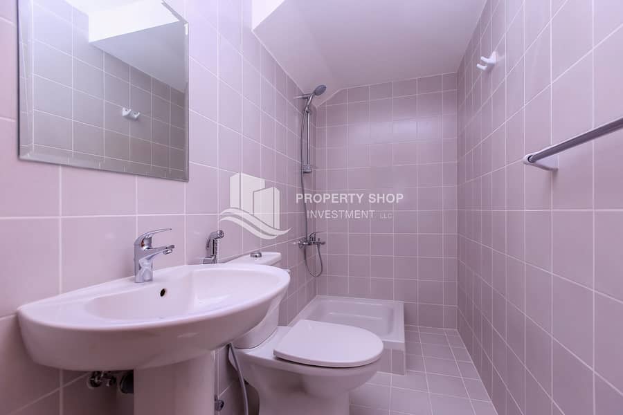 15 3-bedroom-pentaplex-townhouse-abu-dhabi-bloom-gardens-maids-bathroom. JPG