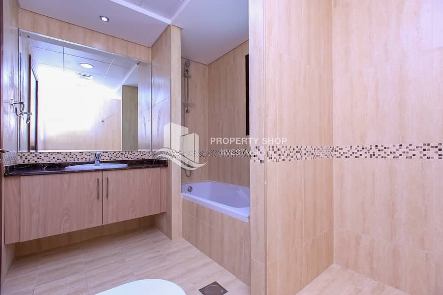 17 3-bedroom-pentaplex-townhouse-abu-dhabi-bloom-gardens-master-bedroom-1. JPG