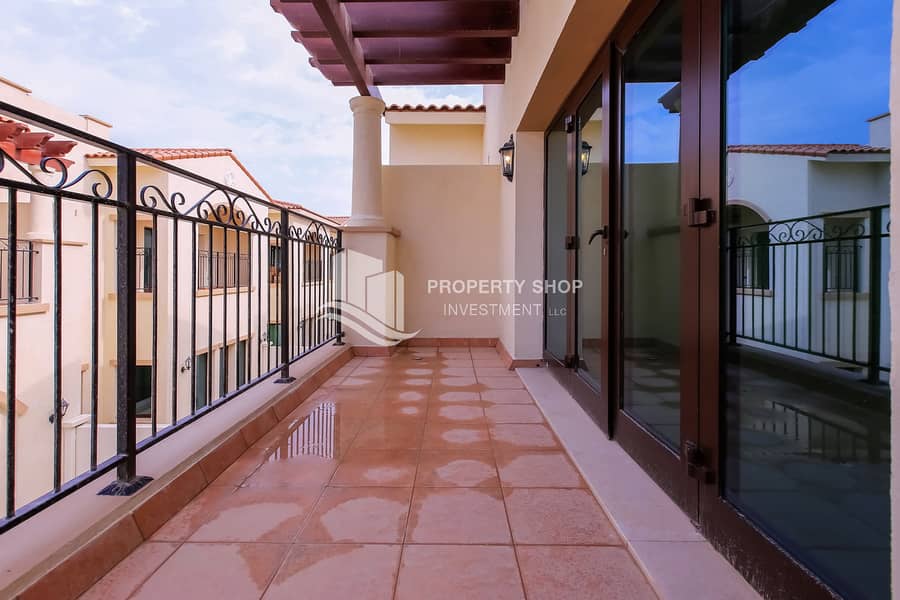 19 3-bedroom-pentaplex-townhouse-abu-dhabi-bloom-gardens-balcony. JPG