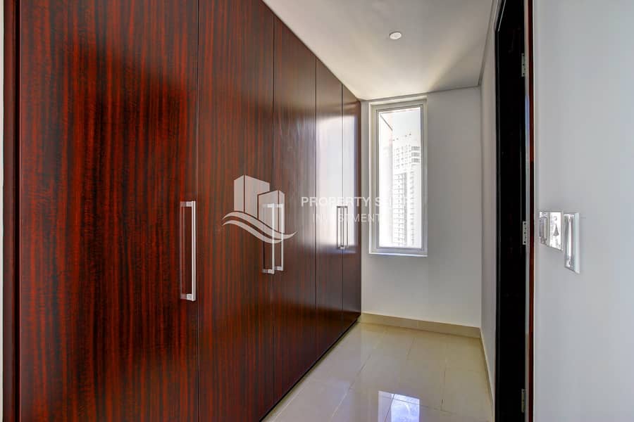 11 3-br-apartment-abu-dhabi-al-reem-island-marina-square-mag-5-residences-cabinet. JPG