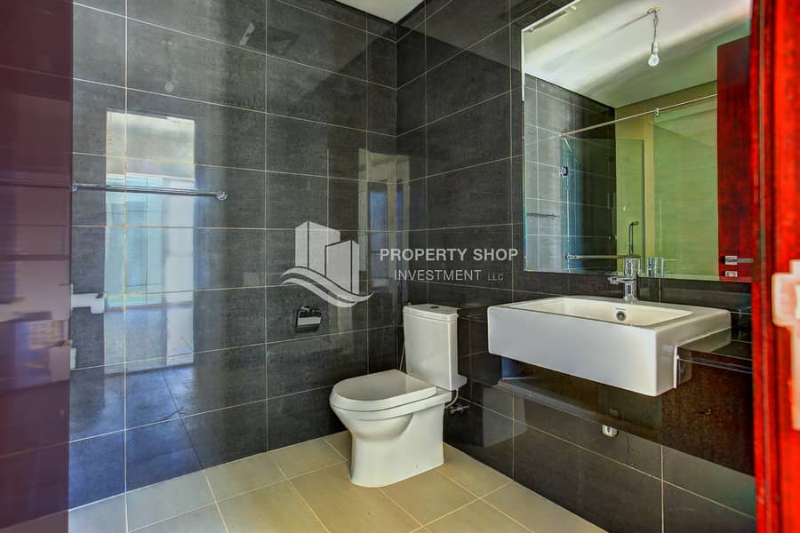 15 3-br-apartment-abu-dhabi-al-reem-island-marina-square-mag-5-residences-bathroom. JPG