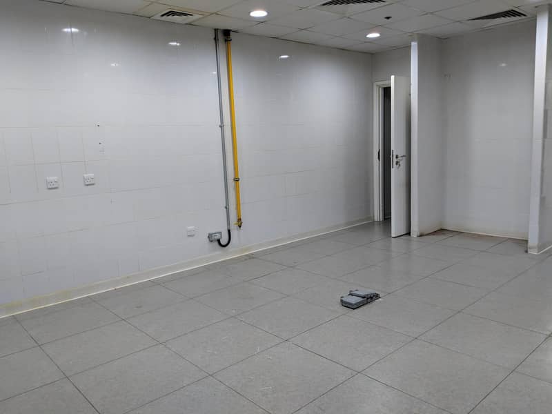FULLY FITTED RETAIL SHOP - PRIME LOCATION IN JLT FULLY FITTED RETAIL SHOP - PRIME LOCATION IN JLT