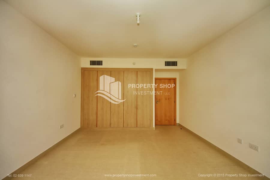 6 1-br-apartment-abu-dhabi-al-raha-beach-al-zeina-tower-a-cabinet. JPG