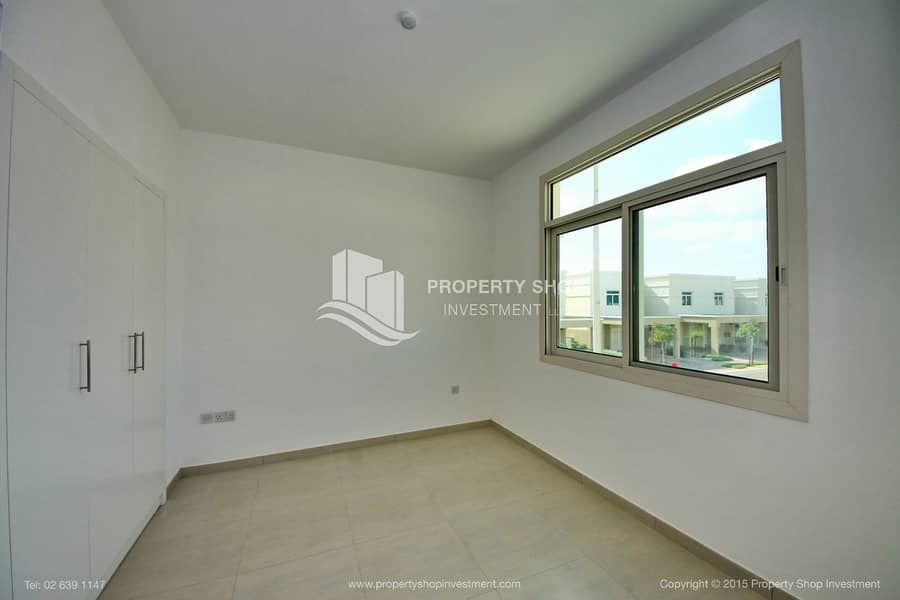 2 2-bedroom-townhouse-abu-dhabi-sieh-shuaib-al-ghadeer-bedroom-2. JPG