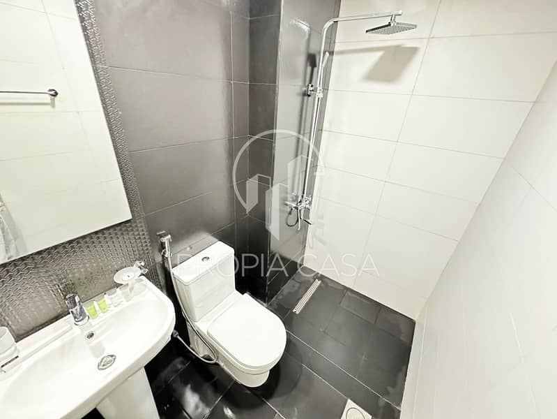 17 Bathroom - 1. jpeg