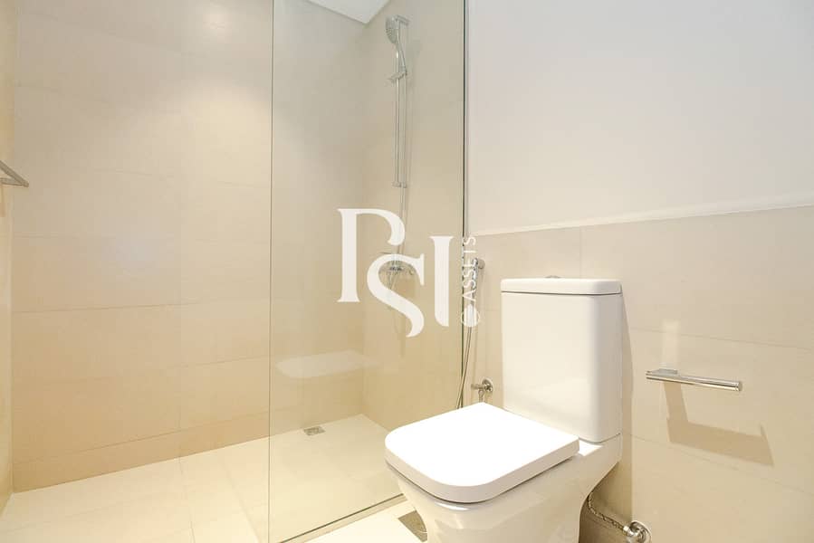 8 yas-island-water-edge-abu-dhabi-bathroom. jpg