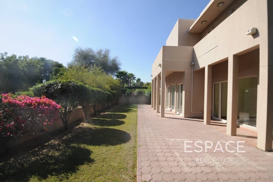Saheel Villa | Large Plot | Park View - Image 9