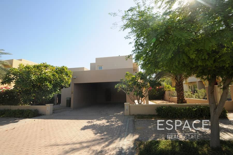 Saheel Villa | Large Plot | Park View - Image 10