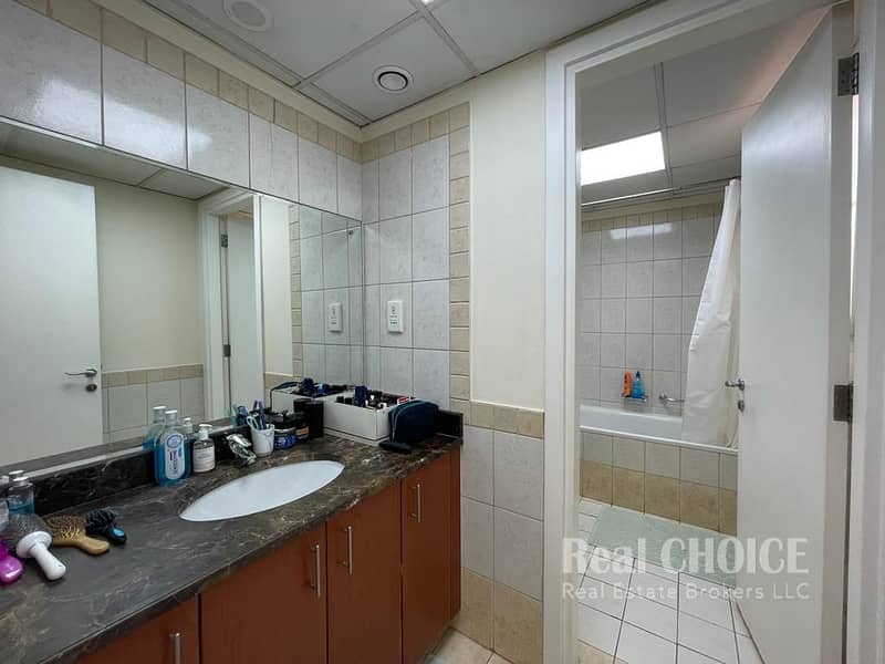 17 742461bd-fc70-4260-92ab-1c733e9a7227. jpg