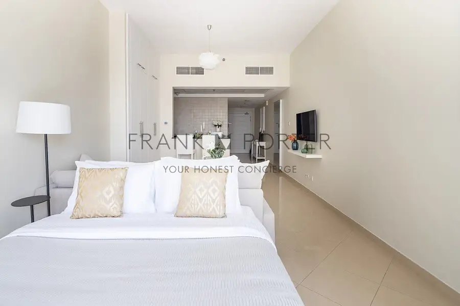 Bright Studio in JLT with Relaxing Lake Views | Ideal for Mid - Term Rental, Monthly & Weekly Stays | All Bills Inclusive
