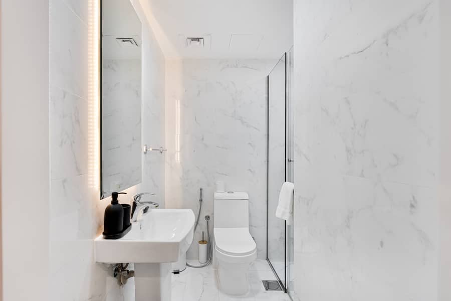 16 Bathroom 2. jpeg