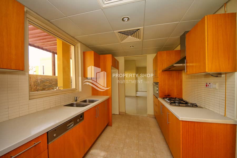 15 3-bedroom-villa-abu-dhabi-al-dar-al-raha-gardens-kitchen. JPG