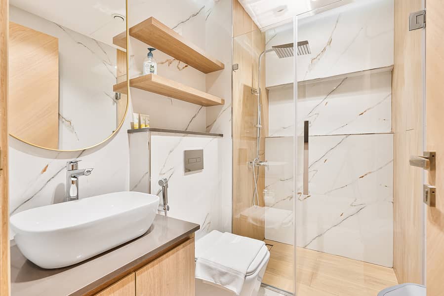 13 Bathroom. jpg