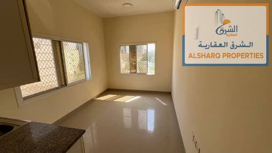 The lowest price and most beautiful studios, semi-detached kitchen ...