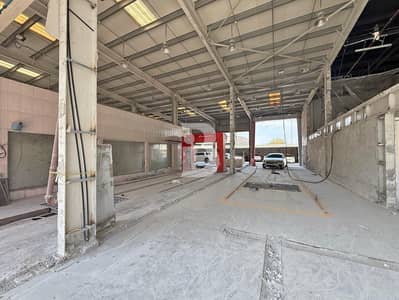 Warehouse for Rent in Al Quoz, Dubai - Car services | Garage | Premium Warehouse