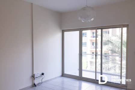 Studio for Rent in The Greens, Dubai - Unfurnished | Kitchen Equipped | Bright Living