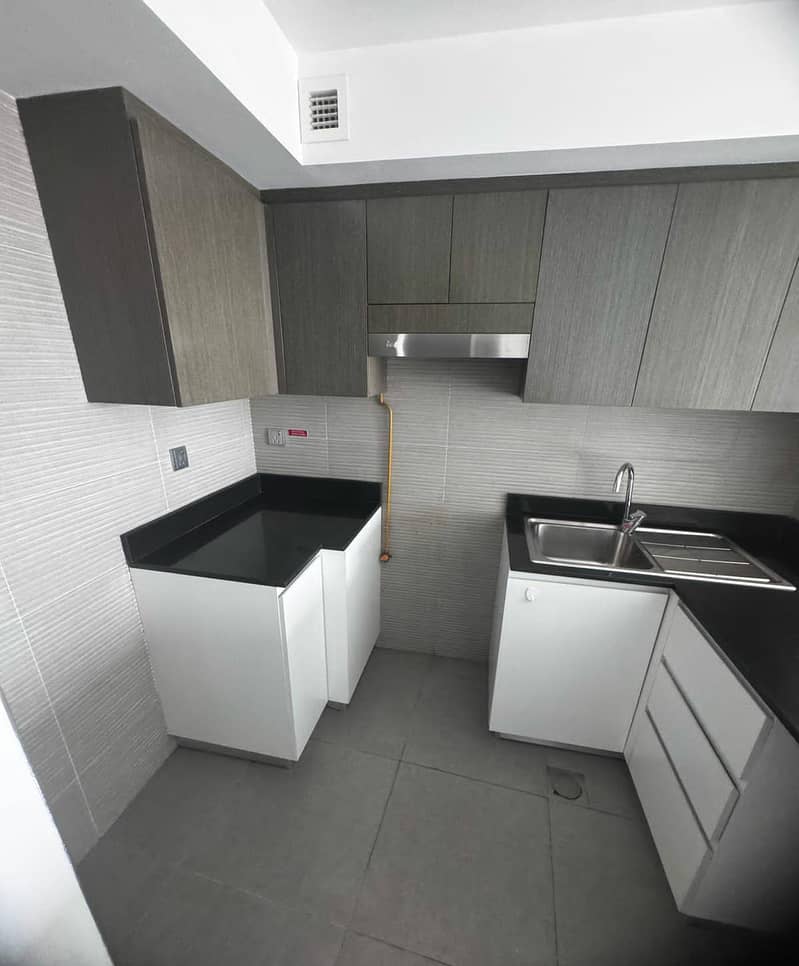 7 kitchen . jpeg
