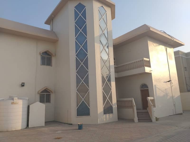Luxurious 5 BHK D/S Villa with 3 master rooms, huge private pool, huje majlis, living dining, maid r
