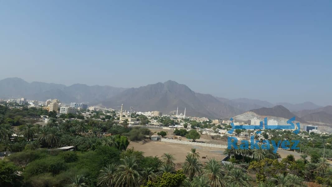 25 Khorfaqqan Hill side view 2. jpg