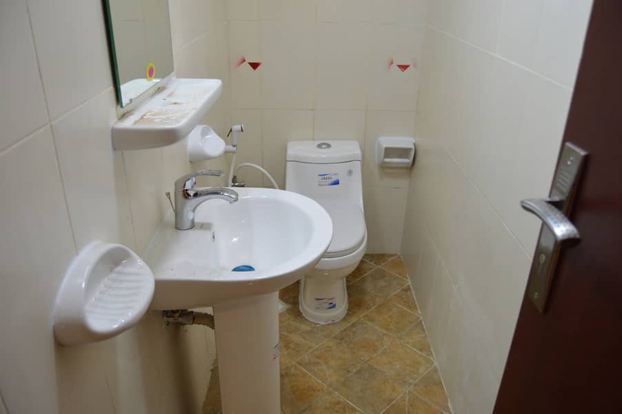 9 Gust bath. jpg