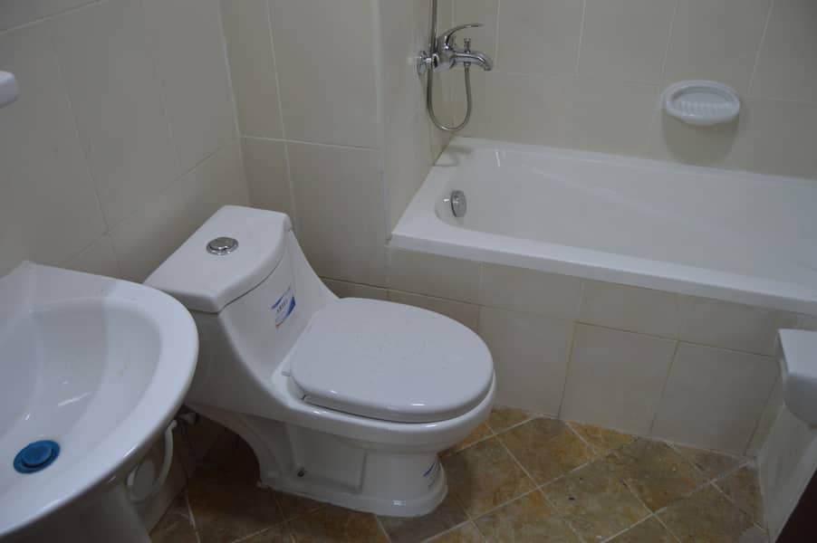 10 Main bath room. jpg