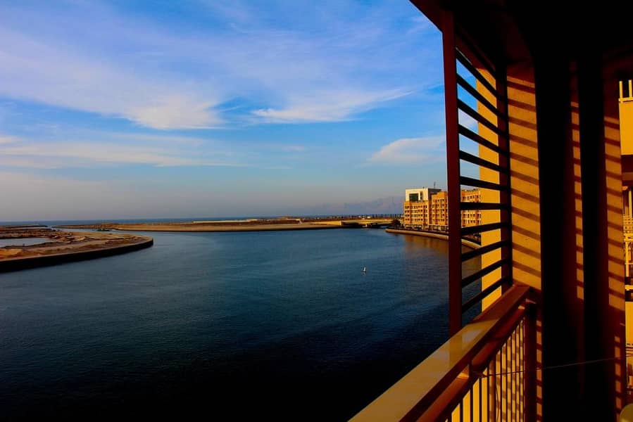 Stunning One Bed Apt with Fabulous Sea View For Rent in Mina Al Arab