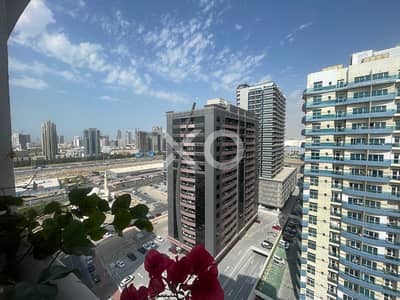 2 Bedroom Apartment for Sale in Dubai Sports City, Dubai - High floor | Vacant on transfer | Well situated