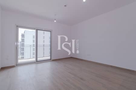 3 Bedroom Apartment for Sale in Yas Island, Abu Dhabi - building-5-waters-edge-yas-island-abu-dhabi-living-area (2). JPG