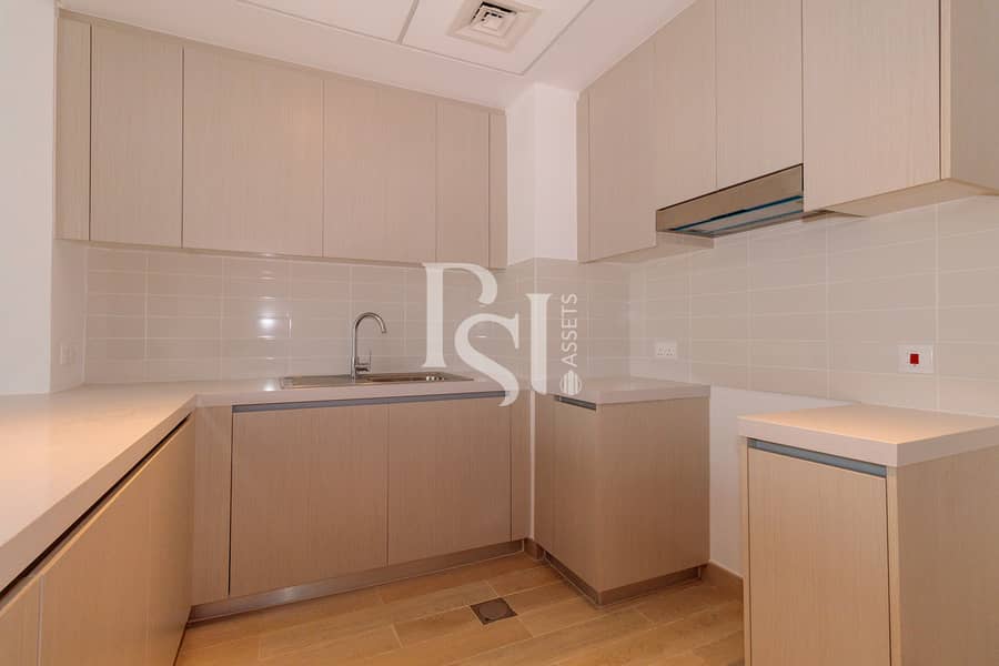 12 building-5-waters-edge-yas-island-abu-dhabi-kitchen (2). JPG